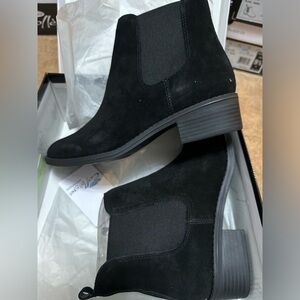 Aqua College Womens Lori Almond Toe Ankle bootie, Black Suede, Size 9.5